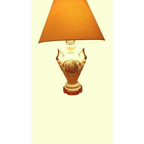 Vintage lido china lamp with Victorian art work. In good condition